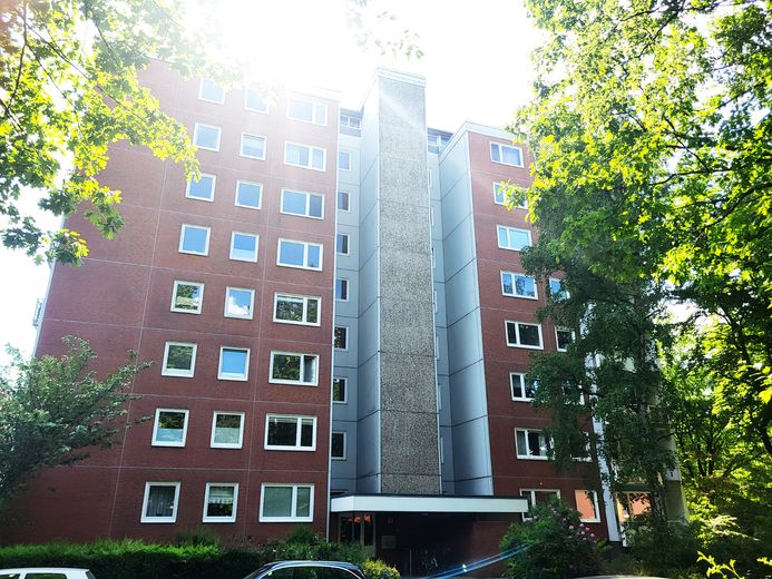 Provisionsfreie 2-Zimmer-Wohnung in Hamburg-Meiendorf | Eigennutzung oder Kapitalanlage – Mehrfamilienhaus Front