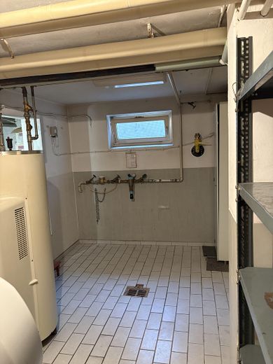 Krailling: Großzügiges Reihenmittelhaus + Garage (optional) – Heizungsraum/ Waschküche
