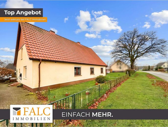***Einfamilienhaus mit Charme und vielseitigem Nebengelass*** – Nordansicht