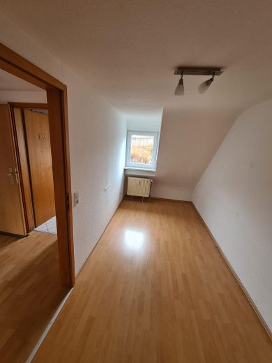 3-Zimmer DG-Wohnung inklusive Stellplatz & EBK - provisionsfrei – Kinderzimmer/ Arbeitszimmer
