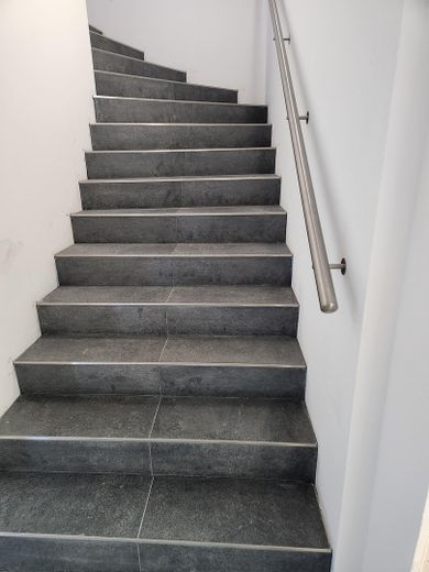 BÜRORAUM FÜR DEIN BUISNESS AB 360 € – Treppenaufgang