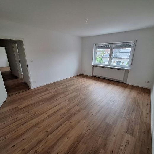 Frisch sanierte, helle 2-Zimmer-Wohnung in Ketsch – Wohnzimmer