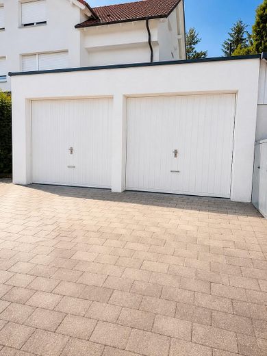 Fast wie ein eigenes Haus | 126 m² auf 3 Etagen | großer Garten | 2 Garagen – Garagen