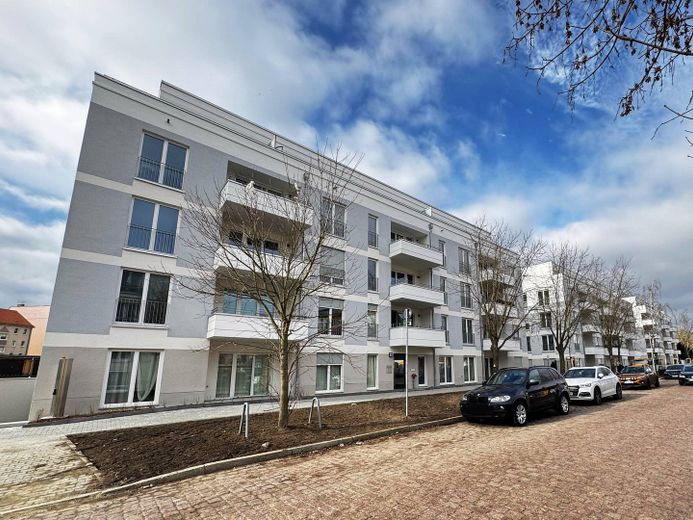 *Stilvolles Wohnen*: Lichtdurchflutete 2-Zi.-Wohnung mit Balkon im Projekt "Teltrio" – Außenaufnahme