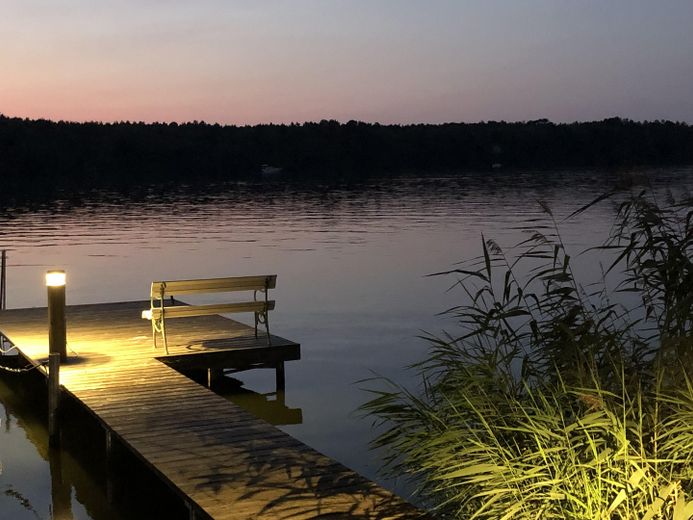 gepflegte Villa mit eig. Seezugang, Steg, Gästehaus, Sauna, Designmobiliar nahe Berlin – Foto 30