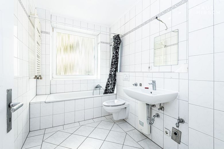 Gut angebundene Zweizimmerwohnung in der "Stradellakehre" – Badezimmer
