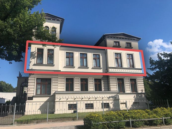 centrally located apartment in a listed historic villa – Photo 1