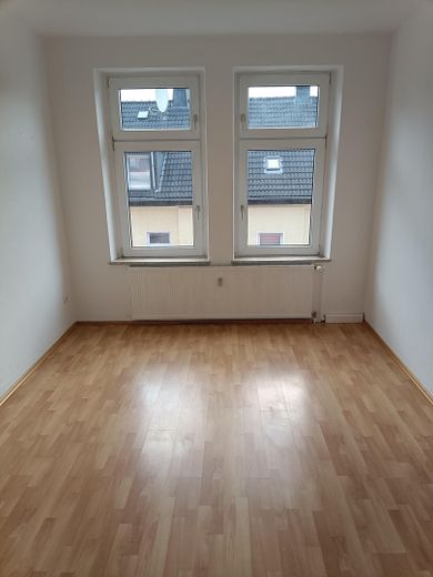86 m² Altbauwohnung in DO-Hörde -frisch renoviert, Balkon, Dach 2026 erneuert & gedämmt – Wohnzimmer