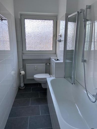 Francoforte Niederrad: Bellissimo appartamento di 2 locali con balcone – Bad