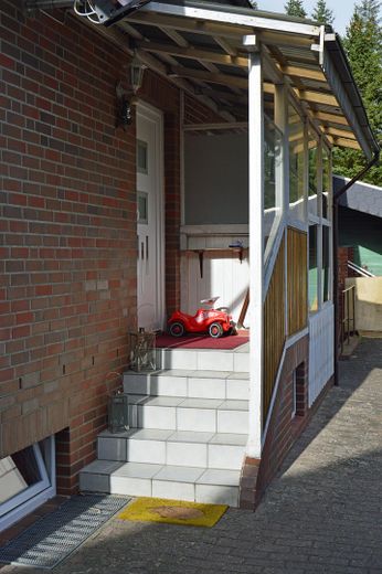 Mehrfamilienhaus provisionsfrei – 1 Einheit vermietet, 1 Einheit frei für Sie – Ausgang zum Hof