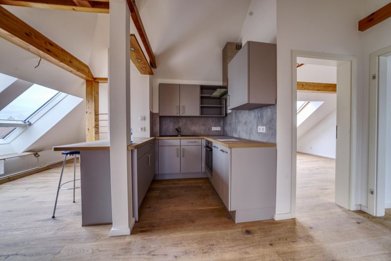 Lutherstraße: 2-Zimmer-Maisonette, fugenloses Bad, tolle Aussicht, Nobilia EBK – Offene Küche