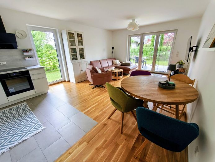 Exklusive 3-Zimmer-Erdgeschosswohnung mit Garten – Wohnen/Essen