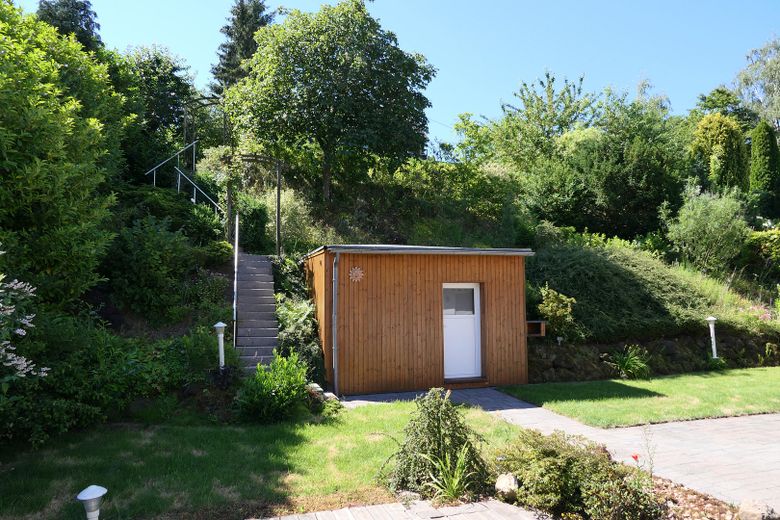 Gartenhaus mit Treppe 