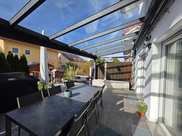 Sonneterrasse mit Überdachung 