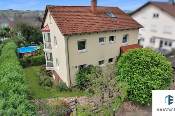 Vielseitiges Zweifamilienhaus mit Garten, Pool & großem Raumangebot - ideal als Mehrgenerationenhaus