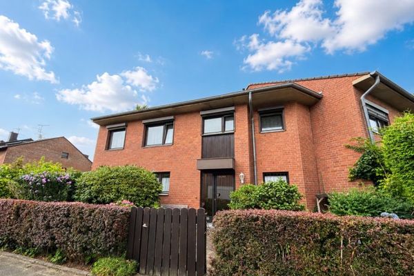 Familienfreundliches Reihenendhaus mit Terrasse und Balkon und Garten