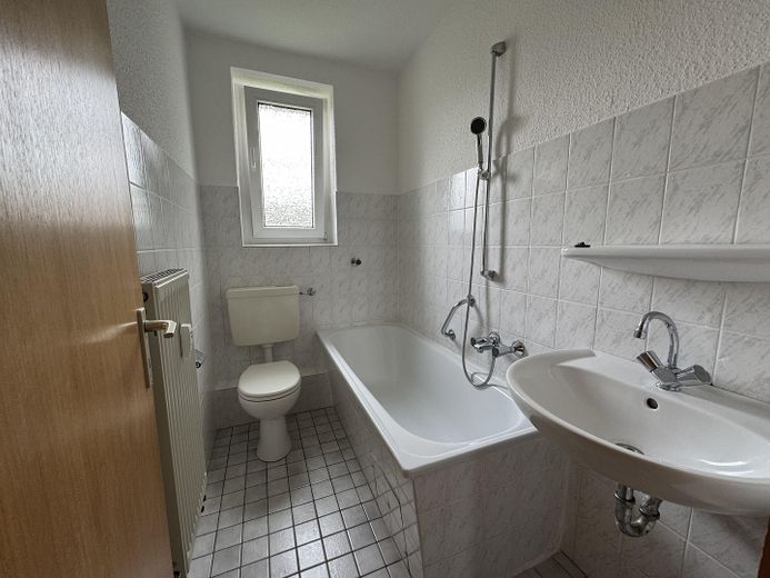 yeni zeminli, aydınlık 3 odalı daire, hemen taşınmaya hazır – Bad