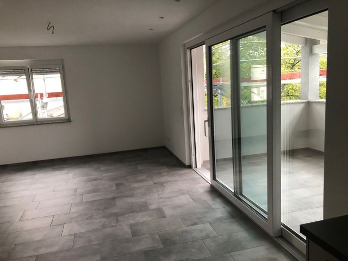 tolle 3 Zimmer Dachgeschosswohnung – Wohnzimmer