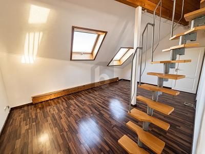 JASNY DWUPOZIOMOWY APARTAMENT Z 2 ANTRESOLAMI