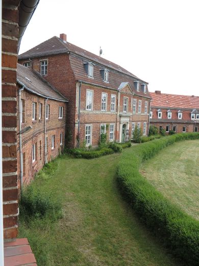 einzigartiges GUTSHAUS in halbrunder Bauweise Nähe Müritz – Foto 24