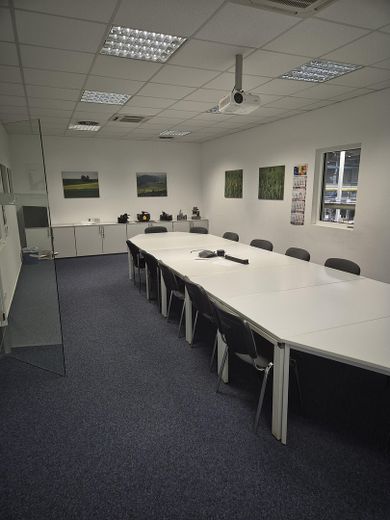 Halle sowie Büro- und Verwaltungsgebäude in Waltershausen – Foto 31