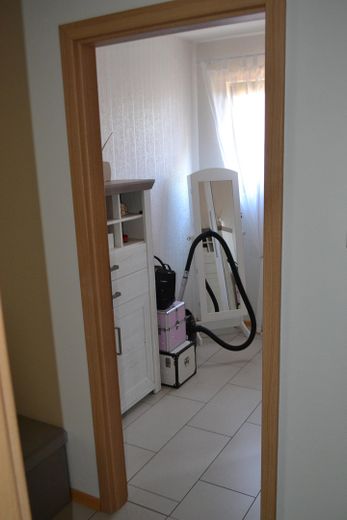 Doppelhaushälfte / Mehrgenerationenhaus / Mehrfamilienhaus / Haus – DG Zimmer