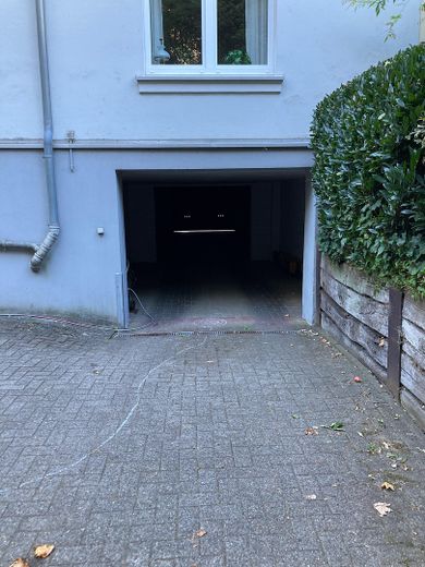 Durchfahrt zum Carport