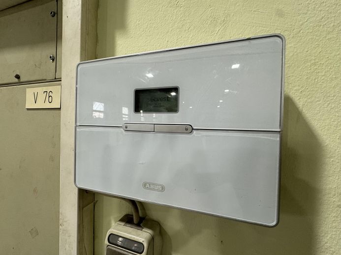 Großzügige Gewerbehalle für Lager, Produktion, Gewerbe – Zentrale Alarmanlage 