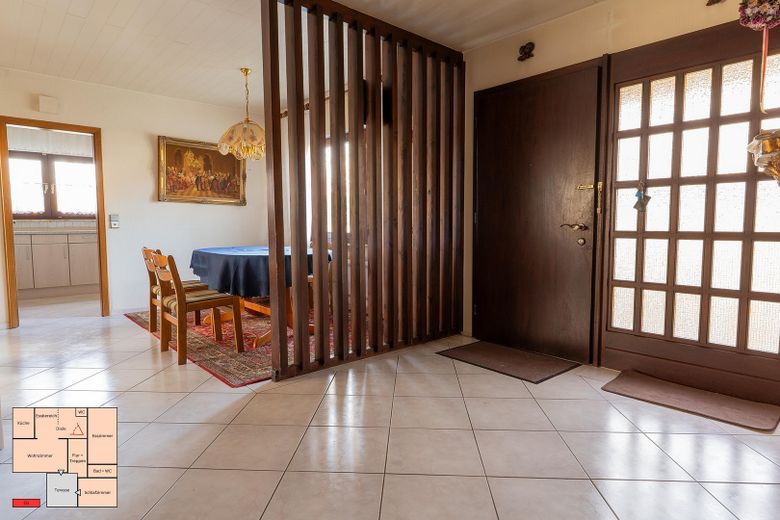 Ideales Haus für Familie mit 2–4 Kinder in sehr ruhiger Traumlage und viel Platz in Bühl-Weitenung – Diele / Eingangsbereich
