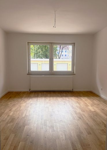Sanierte helle 3 Zimmerwohnung mit Balkon – Zimmer 1