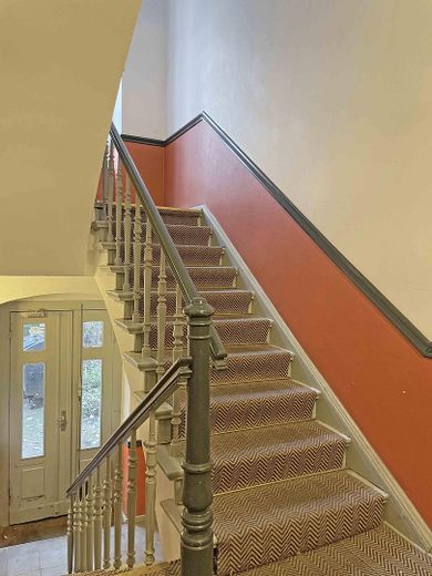Seltene Gelegenheit am Zionskirchplatz: Kernsaniert & provisionsfrei – Treppenhaus