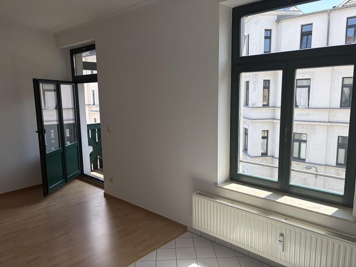LEIPZIG STÖTTERITZ HELLE 2 Zimmer Wohnung von Privat, SOFORT BEZIEHBAR – Wohnzimmer mit Essbereich