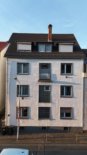 Bell'appartamento condiviso appena ristrutturato a Darmstadt-Mitte, con canone tutto incluso di 675€ per camera – Wohnhaus