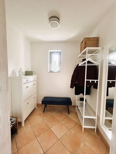 Garderobe EG