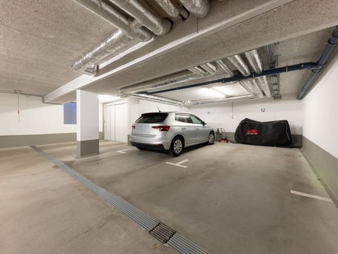 Tiefgaragenstellplatz im Schmachtenbergviertel zu vermieten – Foto 1