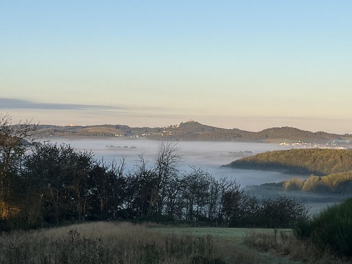 Fereinhaus Anwesen in exponierter Aussichtslage auf einem Höhenzug nahe Nürburgring provisionsfrei – tägliches Naturspektakel