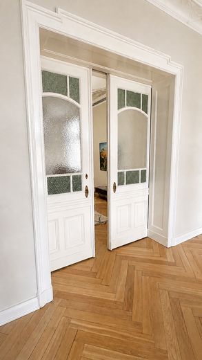 Şık bir şekilde yenilenmiş 3 odalı eski bina mücevheri – Schöne Altbau- Elemente
