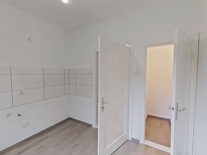 BALKONLU ve bol ışık alan, konforlu 3 odalı daire – Ansicht III: Küche