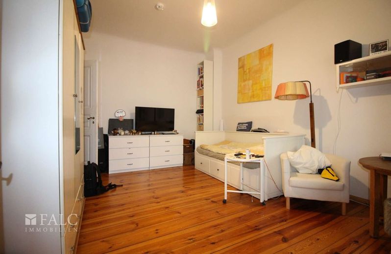 Zentrale Lage, sichere Mieteinnahmen - Gepflegte Wohnung als Investment – Wohnzimmer