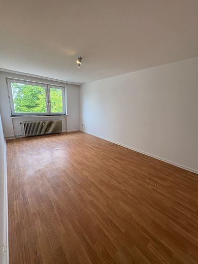 Helle 2-Zimmer-Wohnung in direkter Innenstadtlage Bremerhavens – Zimmer 1