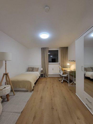Renoviertes und möbliertes Studentenapartment im Zentrum von Erlangen, provisionsfrei, bezugsfertig – Blick vom Eingang