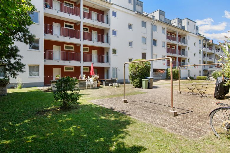 Erstbezug nach Kernsanierung: Exklusive Designerwohnung mit EBK, Balkon & TG-Stellplatz – Garten