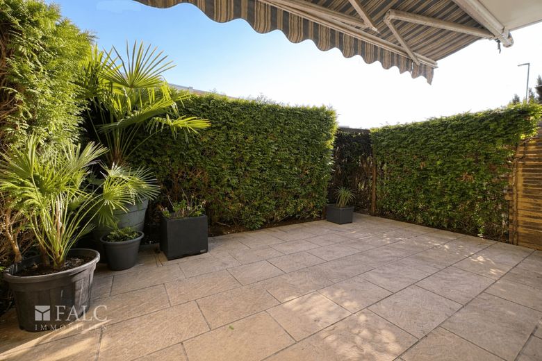 Zwischen Köln und Düsseldorf: Großzügige 4-Zimmer-Terrassenwohnung mit 118 m² und TG-Stellplatz – Terrasse
