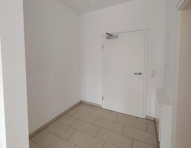 Wohnen wo andere Urlaub machen - Attraktive 1-Zimmer-Wohnung mit Balkon und EBK in Muhr am See – Flur