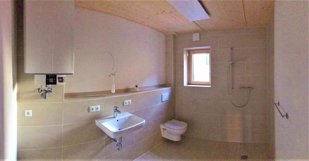 Exklusiv, ökologisch, barrierefrei im EG, ruhig, zentral, nahe Mercedes, für Paare, Rentner, Singles – Dusche / WC