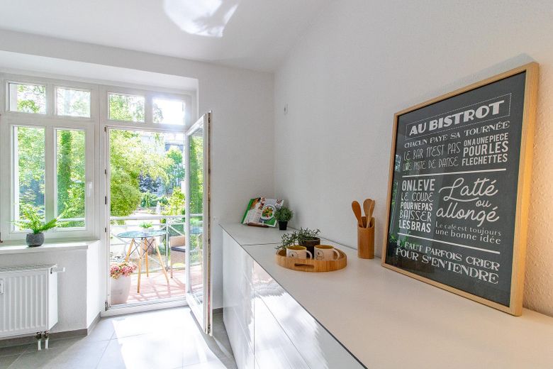 Frei & neu modernisiert - energieeffizienter Wohntraum mit Wellness-Bad & Balkon in Top-Lage – Küche