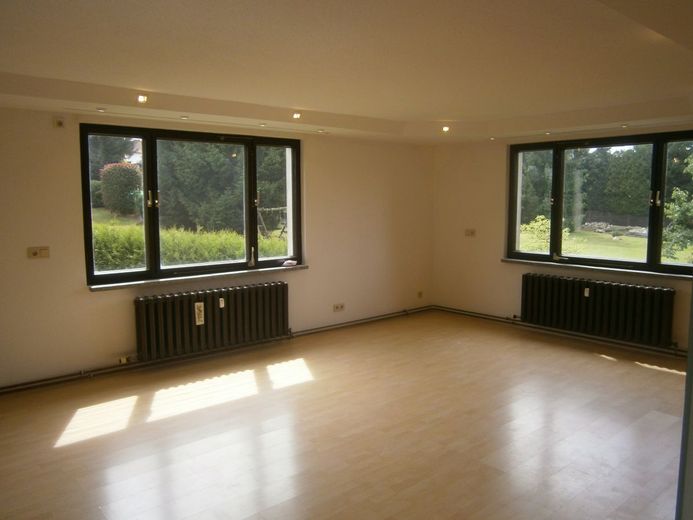 Freistehendes 3-Familien Haus in ruhiger Lage – Schlafzimmer EG (1)
