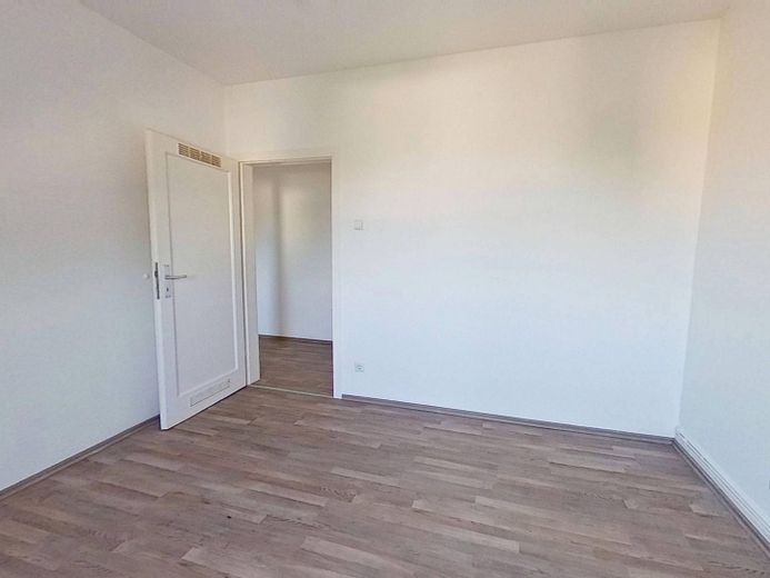 Bellissimo appartamento di 2 locali con ampia cucina e bagno con vasca – Ansicht II: Schlafzimmer