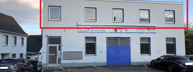 Комерційні офісні приміщення з характером ательє та видом на природу – Straßenansicht
