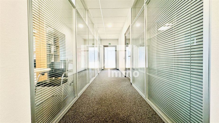 Hochwertige EG Büroetage mit hochwertiger Ausstattung und bis zu 20 PKW Stellplätzen – Flur / Diele